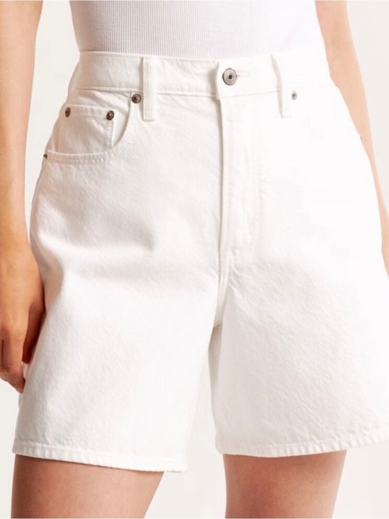 Abercrombie & Fitch Pants - NWT Abercrombie & Fitch The Loose Short HR Curve Love in White Size 23|000